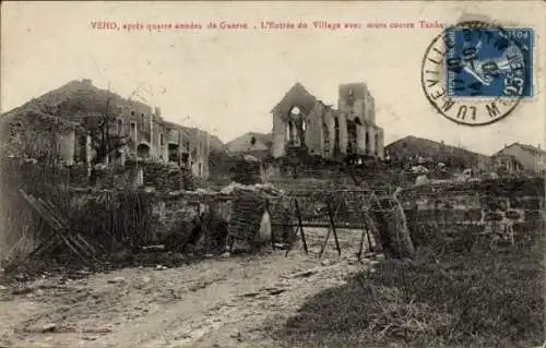 Ak Vého Lothringen Meurthe et Moselle, Dorfeingang mit Mauern gegen Panzer, Kriegszerstörungen