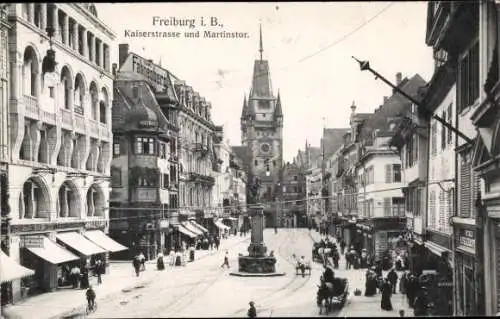 Ak Freiburg im Breisgau, Kaiserstraße, Martinstor, Denkmal