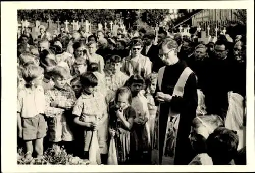 Foto Ak Bermatingen im Bodenseekreis, Priester-Primiz, ca. 1958, Prozession