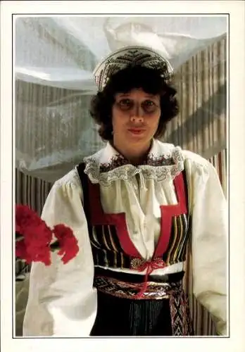 Ak Estland, Frau in Tracht aus Tallinn