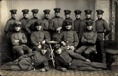 Foto Ak Landshut in Niederbayern, Deutsche Soldaten in Uniformen, KB Inf. Rgt 16