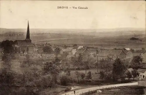 Ak Drove Kreuzau in der Eifel, Gesamtansicht, Kirche