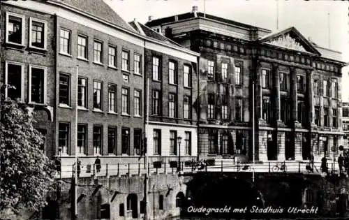 Ak Utrecht Niederlande, Oudegracht mit Rathaus