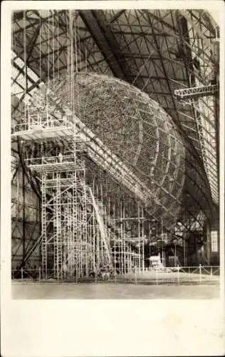 Ak Zeppelin Luftschiff LZ 129 Hindenburg in Bau, Luftschiffhalle