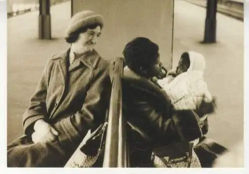 AK Fotopostkarte Fotograf Stefan Moses signiert Moses Fotografie Bahnsteig 2 Sussex Station 1962