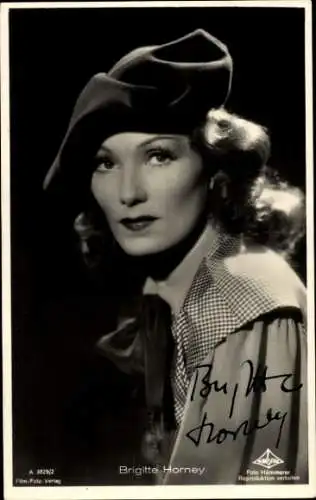 Ak Schauspielerin Brigitte Horney, Portrait, Mütze, Autogramm