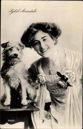Ak Schauspielerin Sybil Arundale, Portrait, Hund