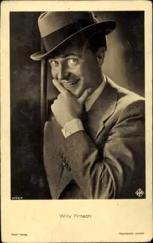 Ak Schauspieler Willy Fritsch, Portrait mit Hut, Ross 6746/2