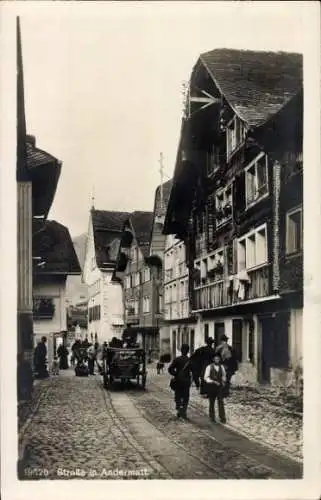 Ak Andermatt Kt. Uri, Straßenpartie, Pferdekutsche, Passanten