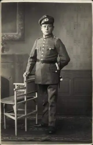 Foto Ak Deutscher Soldat in Uniform, Portrait