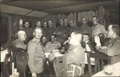 Foto Ak Soldaten in Uniformen, Gruppenaufnahme