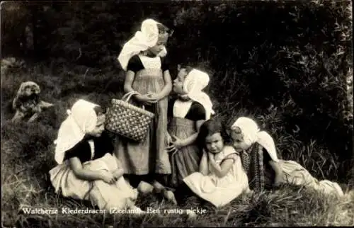 Ak Walcheren Zeeland, Mädchen in Tracht