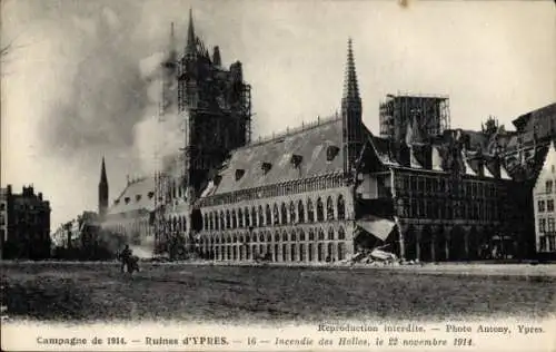 Ak Ypres Ypern Flandern, Campagne de 1914, Ruines, Incendie des Halles, le 22 novembre 1914