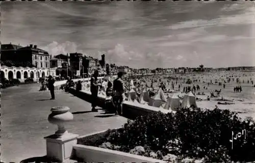 Ak Les Sables d'Olonne Vendée, Strand, Remblat