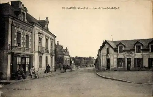 Ak Baugé Maine et Loire, Rue du Marechal Foch