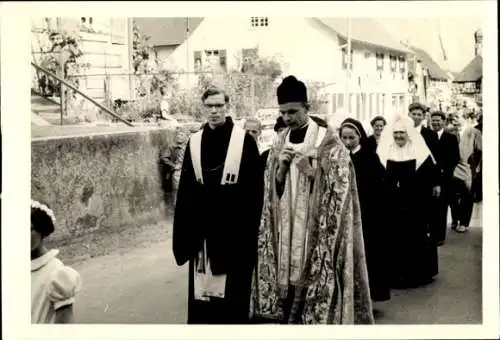Foto Ak Bermatingen im Bodenseekreis, Priester-Primiz, ca. 1958, Prozession