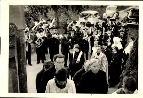 Foto Ak Bermatingen im Bodenseekreis, Priester-Primiz, ca. 1958, Prozession