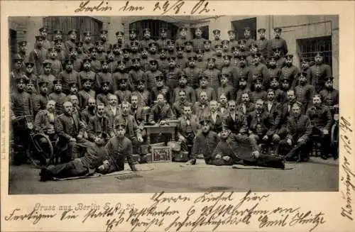 Ak Berlin Kreuzberg, Soldaten, Gruppenfoto
