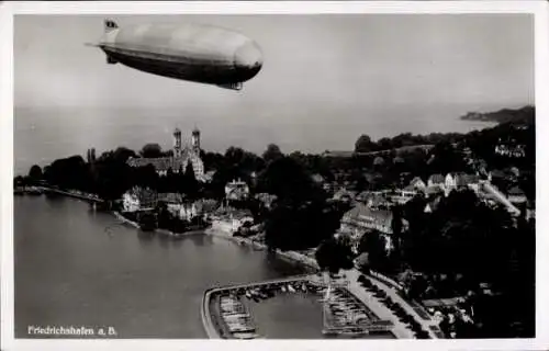 Ak Friedrichshafen am Bodensee, Luftschiff LZ 127 Graf Zeppelin, Fliegeraufnahme