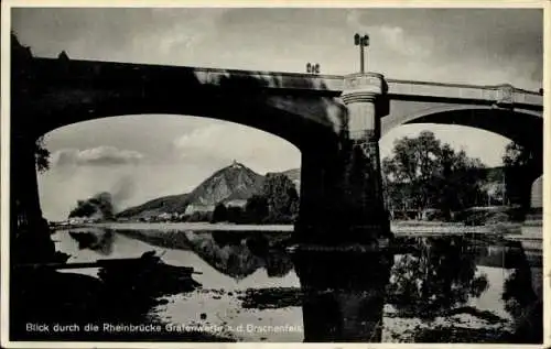 Ak Bad Honnef am Rhein, Insel Grafenwerth, Blick durch die Rheinbrücke, Drachenfels