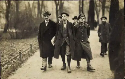 Foto Ak Berlin Tiergarten, Karl Liebknecht mit Sohn Helmut, 7. Dezember 1918