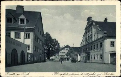 Ak Reutte in Tirol, Hauptstraße, 300jährige Linde