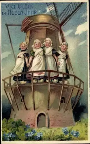 Präge Ak Glückwunsch Neujahr, Mädchen in Trachten auf einer Windmühle, Kleeblätter