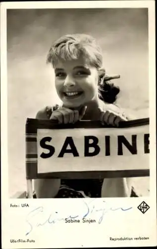 Ak Schauspielerin Sabine Sinjen, Portrait, in dem Film Stefanie, Autogramm