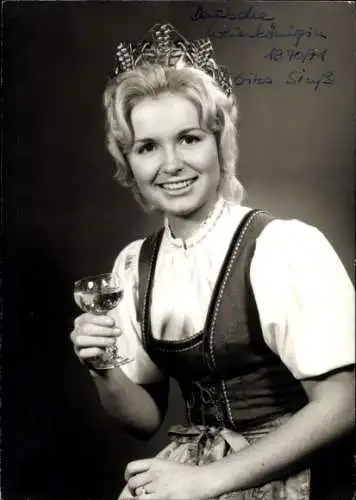 Foto Deutsche Weinkönigin 1970 / 1971 Erika Siuß, Portrait, Autogramm