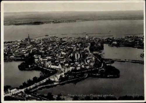 Ak Stralsund in Vorpommern, Totalansicht, Fliegeraufnahme