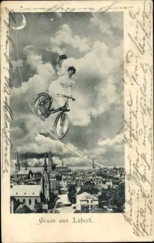 Ak Hansestadt Lübeck, Radfahrerin auf einem Seil über der Stadt, Fotomontage
