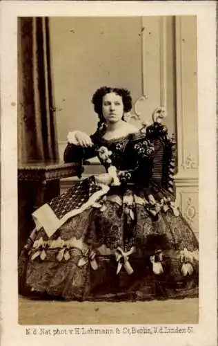 CdV Opernsängerin Zelia Trebelli-Bettini, Portrait