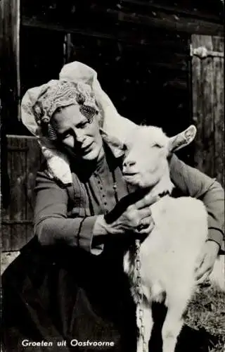 Ak Oostvoorne, Frau in Tracht, Ziege