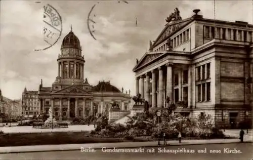 Ak Berlin Mitte, Gendarmenmarkt, Schauspielhaus, neue Kirche