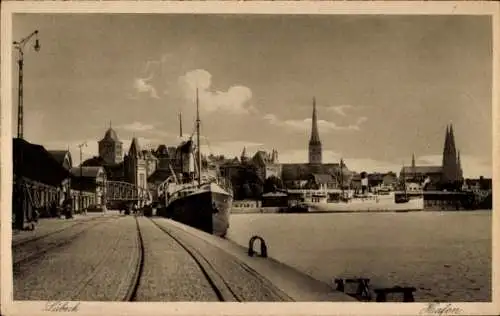 Ak Hansestadt Lübeck, Hafen, Burgtor, Dampfer