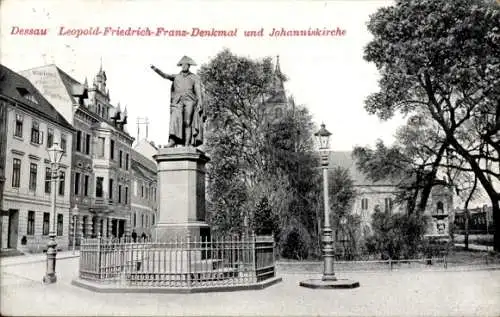 Ak Dessau in Sachsen Anhalt, Leopold-Friedrich-Franz-Denkmal, Johanniskirche