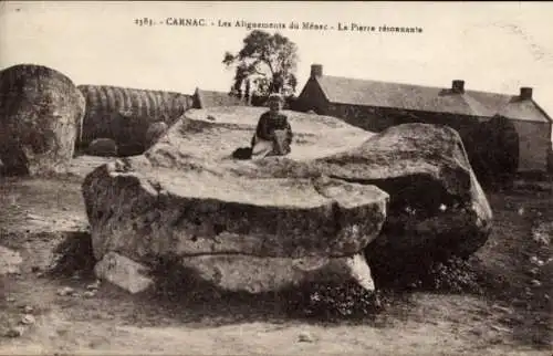 Ak Carnac Morbihan, Die Ausrichtungen von Menec, Der Resonanzstein