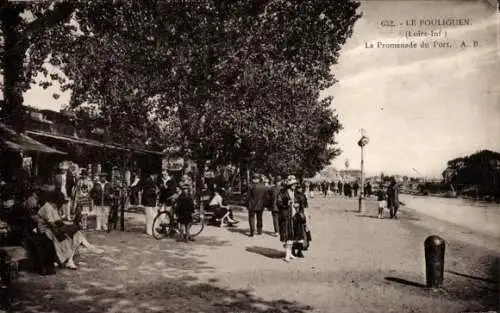 Ak Le Pouliguen Loire Atlantique, La Promenade du Port