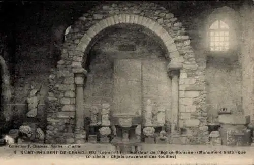 Ak Saint Philbert de Grand Lieu Loire Atlantique, Romanische Kirche, Innenansicht