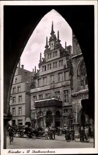Ak Münster in Westfalen, Blick durch Torbogen auf das Stadtweinhaus