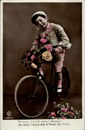 Ak Kind-Portrait, Radfahrer, Fahrrad, Blumen