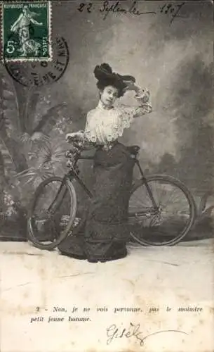 Ak Junge Frau, Portrait, Fahrrad, Hut