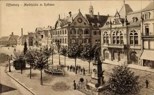 Ak Offenburg im Schwarzwald, Marktplatz mit Rathaus