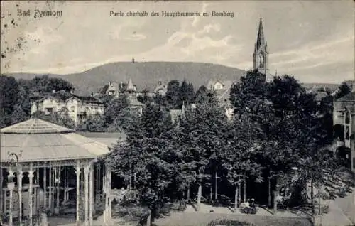 Ak Bad Pyrmont in Niedersachsen, Partie oberhalb des Hauptbrunnens mit Bomberg