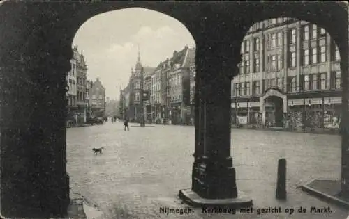 Ak Nijmegen-Gelderland, Kerkboug mit Blick auf den Markt
