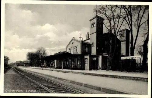 Ak Oschersleben an der Bode, Bahnhof, Gleisseite