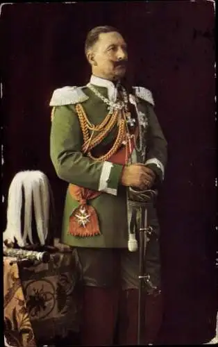 Ak Kaiser Wilhelm II., Standportrait in Uniform, Säbel, Helm, Orden
