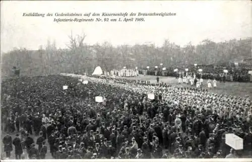Ak Braunschweig in Niedersachsen, Enthüllung des Gedenksteines auf dem Kasernenhof April 1909