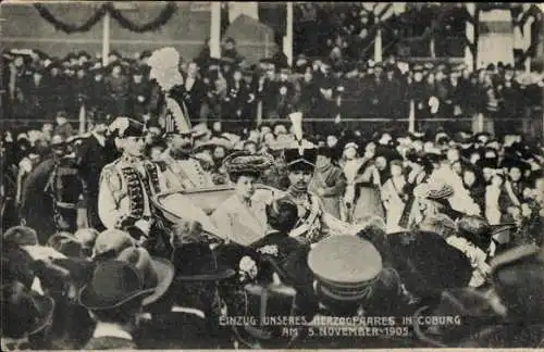 Ak Coburg, Einzug des Herzogspaares von Sachsen Coburg Gotha 1905, Kutsche