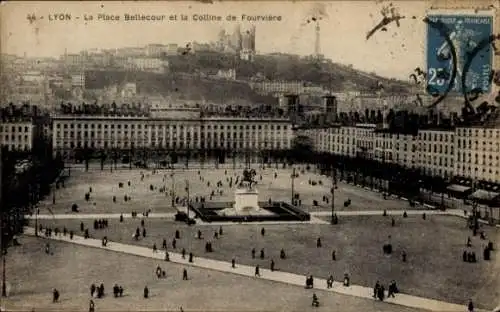 Ak Lyon Rhône, La Place Bellecour et la Colline de Fourviere